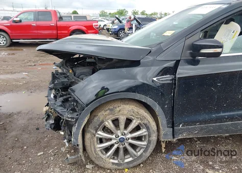 2017 Ford Escape Titanium z USA, uszkodzony, nr VIN 1FMCU9J97HUB65711